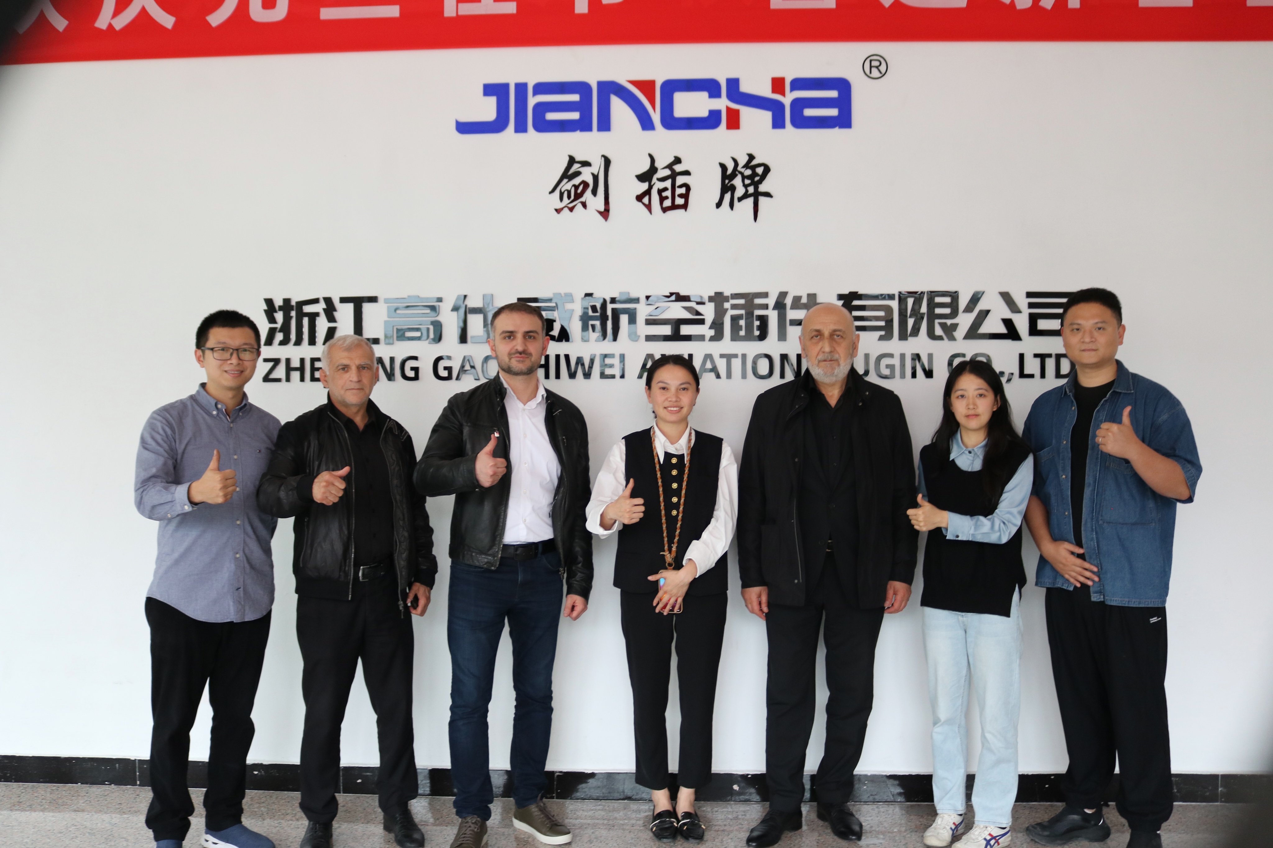 Il 22 aprile 2024, i clienti russi sono venuti a ispezionare la fabbrica e a tracciare un nuovo capitolo nella cooperazione sui connettori circolari.